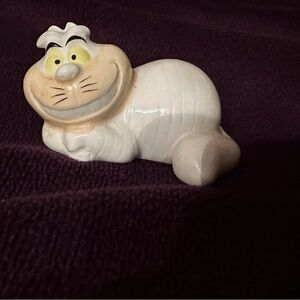 Cheshire Cat Figurine - Alice in Wonderland. Disney